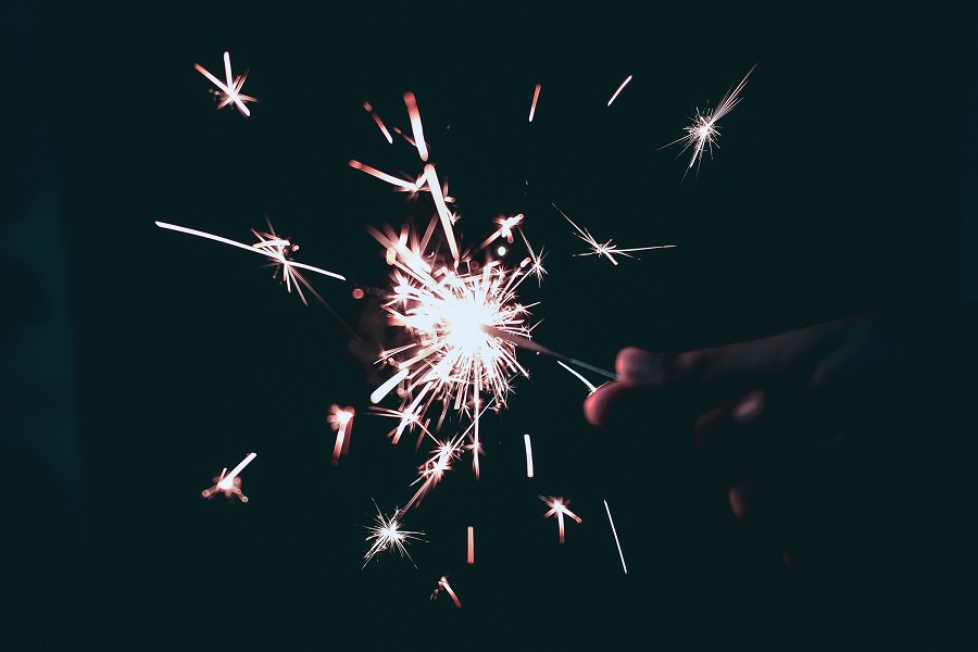 foc de artificii articol simonarentea.ro credit photo KT on Unsplash